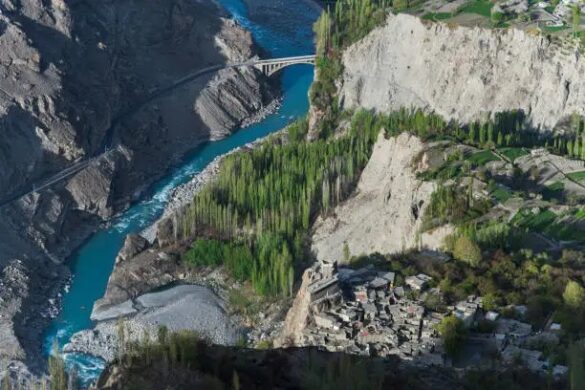 wide-angle-view-of-altit-fort-karimabad