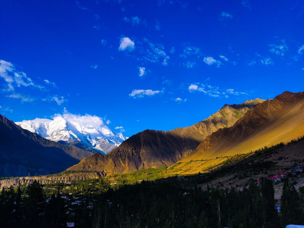 sunset-view-over-rakaposhi-mountain-with-golden-light-on-the-snowy-peak