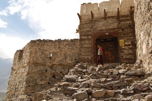 historic-door-of-kharphocho-fort