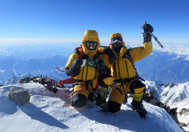 closeup-view-of-nanga-parbat-snowy-summit