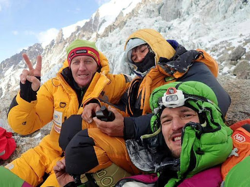 selfie-with-nanga-parbat-in-background